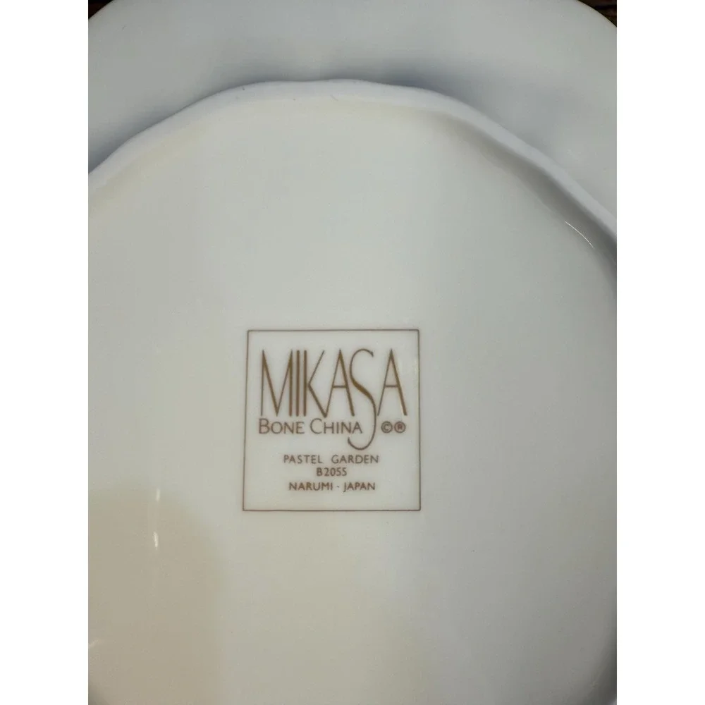 Mikasa Bone China Plate Pastel Garden 82055 Floral Dish‎ with Scalloped Edge